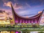 Pesona Masjid Terbesar di Indonesia: Tempat Ibadah Sekaligus Wisata Religi