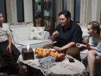 Ivan-Gunawan-saat-berkunjung-ke-rumah-Ayu-Ting-Ting.jpg