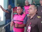 Acungkan 2 Jempol, Bendahara Tanggung Campurdarat Digiring Kejari Usai Nekat Korupsi Rp 1,5 Miliar