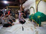 Kapolri-Jendral-Listyo-Sigit-Prabowo-melayat-ke-rumah-duka.jpg