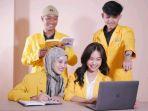 Kegiatan-Mahasiswa-dan-mahasiswi-Universitas-Bojonegoro-Unigoro-di-depan-laptop.jpg