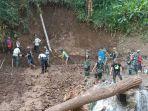 Kerja-bakti-bersihkan-sisa-banjir-bandang.jpg