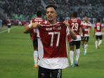Lulinha-Striker-Madura-United-selebrasi-usai-cetak-gol-ke-gawang-Persebaya.jpg