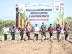 Menanam-jagung-pesantren-Kota-Kediri.jpg