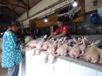 Pedagang-ayam-di-Pasar-legi-Kota-Blitar-awal-Oktober.jpg