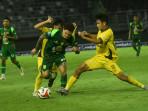 Pelatih-Persebaya-Eduardo-Pere.jpg