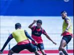 Pemain-Arema-dendi-LATIHAN.jpg
