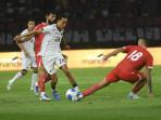Pemain-Timnas-Indonesia-dihadang-Lebanon.jpg