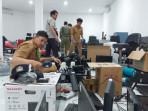 Pengambilan-barang-jarahan-Pemkab-Kediri.jpg