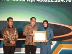 Penghargaan-repurchasing-award-Kota-kediri.jpg