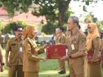 Penyerahan-SK-kenaikan-pangkat-dan-penghargaan-Kota-Kediri.jpg