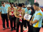 Penyerahan-uang-pembinaan-atlet-trenggalek.jpg