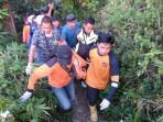 Polisi-bersama-potensi-mengevakuasi-jasad-korban.jpg
