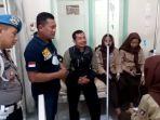 Polisi-mengambil-sampel-minuman-yang-membuat-siswa-MTSN-4-Tulungagung-Sabtu-1692023.jpg