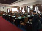 Suasana-ruang-sidang-paripurna-DPRD-Tulungagung-masih-sepi-molor-lebih-dari-3-jam.jpg