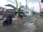 Tanam-pohon-Jalan-rusak-tulungagung.jpg