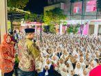 Ribuan Santri Jombang Sambut Risma dan Gus Hans, Mantan Walikota Surabaya Mengaku Senang dan Bahagia