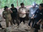 Wabup-Nganjuk-cek-fosil-stegodon.jpg