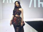 busana-terbaru-desainer-angeline-wong.jpg