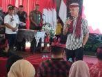 ganjar-pranowo-beri-motivasi-ke-pelaku-UMKM-di-nganjuk.jpg