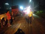 kecelakaan-truk-gandeng-vs-honda-hrv-di-kedamean-gresik.jpg