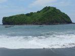 lokasi-ritual-di-pantai-payangan-jember.jpg