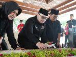 mas-dhito-ziarah-ke-makam-bung-karno.jpg