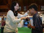 mbak-cicha-belanja-bareng-anak-yatim.jpg