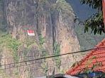 merah-putih-berkibar-di-tebing-sepikul-trenggalek.jpg