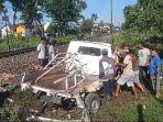 mobil-pikap-terlibat-kecelakaan-dengan-kereta-api-di-perlintasan.jpg