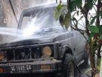mobil-suzuki-katana-di-ngunut-tulungagung-terbakar.jpg