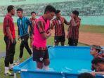 pemain-arema-fc-cedera-setelah-lawan-persik-kediri.jpg