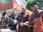 pemusnahan-senjata-api-ilegal-di-Kejari-Sidoarjo.jpg