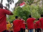 pengibaran-bendera-raksasa-di-tebing-telung-lintang-trenggalek-saat-hari-pahlawan.jpg