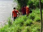 polisi-menyisir-area-sekitar-ditemukannya-mayat-perempuan-di-sungai-brantas-tulungagung.jpg