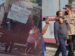 polisi-tangkap-pria-yang-bentangkan-poster-saat-Jokowi-lewat.jpg