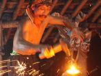 saeni-pandai-besi-di-trenggalek.jpg