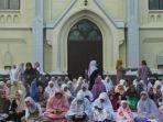 salat-id-di-gereja-kayutangan-malang.jpg