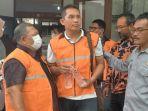 tersangka-korupsi-pembangunan-gedung-serbaguna-kelurahan-ringin-anom-kota-kediri.jpg
