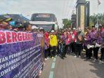 unjuk-rasa-perangkat-desa-dari-magetan-ke-jakarta.jpg