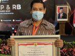 wali-kota-kediri-dapat-penghargaan-sakip-di-jakarta.jpg