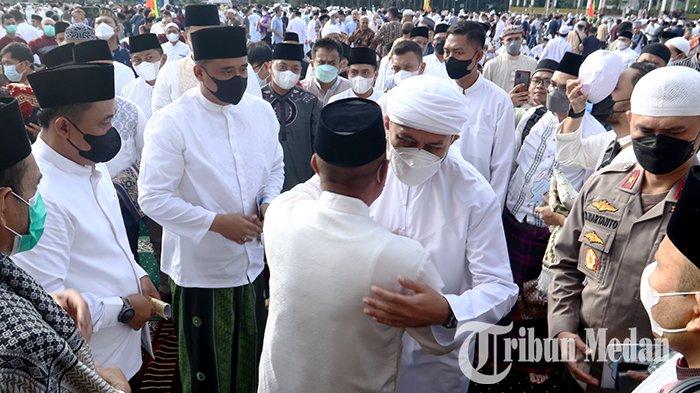 Berita Foto: Gubernur dan Wakil Gubernur Sumut Melaksanakan Salat Idul Fitri di Lapangan Merdeka - 02052022_SALAT_IDUL_FITRI_DANIL_SIREGAR_2jpg.jpg