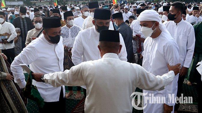 Berita Foto: Gubernur dan Wakil Gubernur Sumut Melaksanakan Salat Idul Fitri di Lapangan Merdeka - 02052022_SALAT_IDUL_FITRI_DANIL_SIREGAR_3jpg.jpg