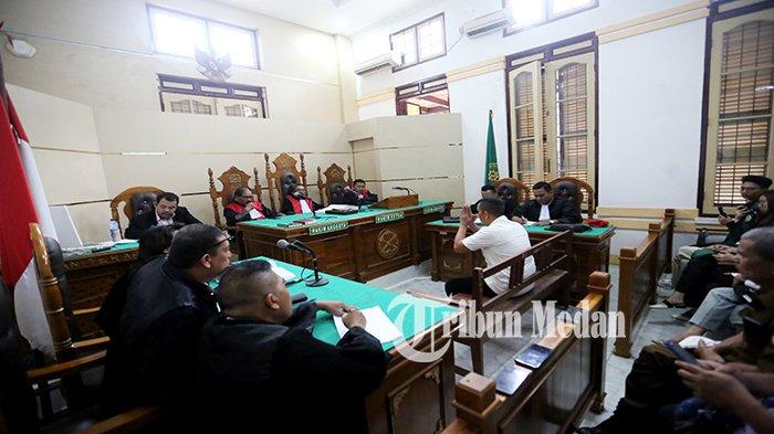 Berita Foto: Ngaku Tertekan Mental, AKBP Achiruddin Hasibuan 'Ngamuk' di Sidang, Tuding BAP Diakali - 04092023_MEMINTA-MAAF_ABDAN-SYAKURO-1.jpg