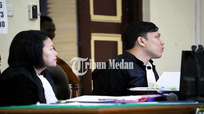 Berita Foto: DINILAI Tak Becus Mengurus Struktur, Hakim Sentil Kepala Pusbangnis UINSU - 14122023_MENDENGARKAN-PERTANYAAN_ABDAN-SYAKURO-1.jpg