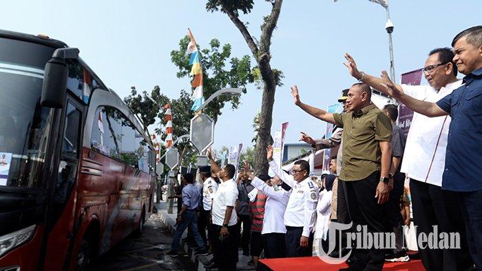 Berita Foto: Edy Rahmayadi Melepas Iringan Bus Mudik Gratis Pemprov Sumut, Banyak Yang Kosong - 19042023_MELEPAS_MUDIK_GRATIS_PEMPROV_DANIL_SIREGAR_1jpg.jpg