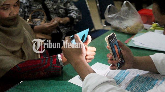 Berita Foto: 1.739 Calon Jamaah Haji, Sudah Melakukan Perekaman Visa Biometrik di Kota Medan - 20022024_PEREKAMAN-VISA-BIOMETRIK_ABDAN-SYAKURO-3.jpg
