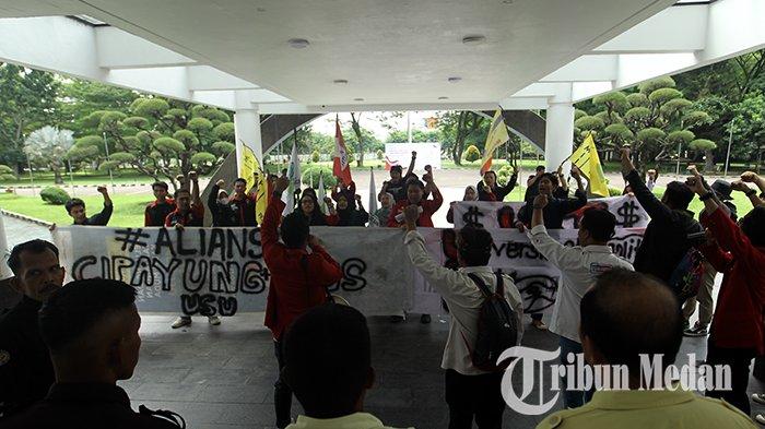 Berita Foto: Aksi Cipayung Plus Tolak Kenaikan Uang Kuliah Tunggal UKT, Tetap Lakukan Evaluasi - 20052024_AKSI_TOLAK_KENAIKAN_UKT_DANIL_SIREGAR_.jpg