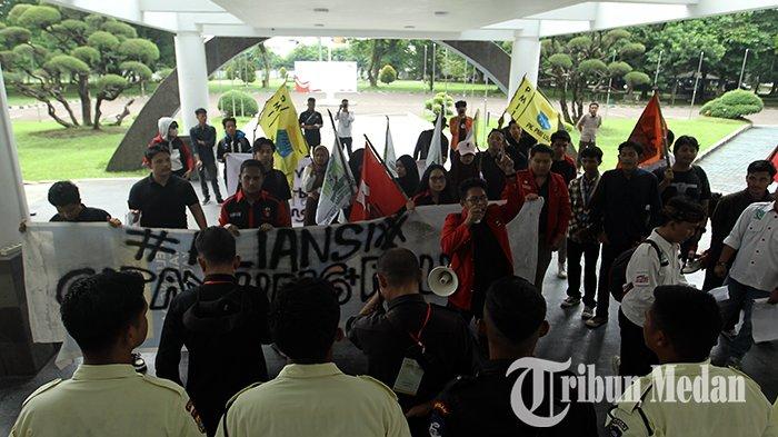 Berita Foto: Aksi Cipayung Plus Tolak Kenaikan Uang Kuliah Tunggal UKT, Tetap Lakukan Evaluasi - 20052024_AKSI_TOLAK_KENAIKAN_UKT_DANIL_SIREGARjpg.jpg
