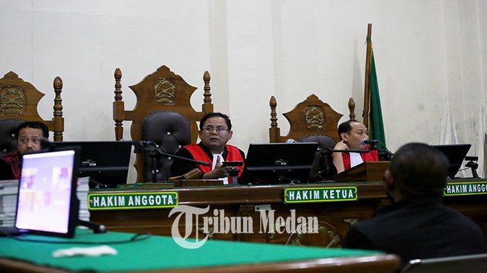 Berita Foto: DUGAAN Korupsi Dana Ma'had UINSU, Saksi Ahli BPKP: Rp 956 Juta Merupakan Uang Negara - 21122023_MEMBERIKAN-PERTANYAAN_ABDAN-SYAKURO-2.jpg